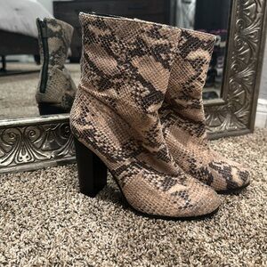 Snake 🐍 boots
